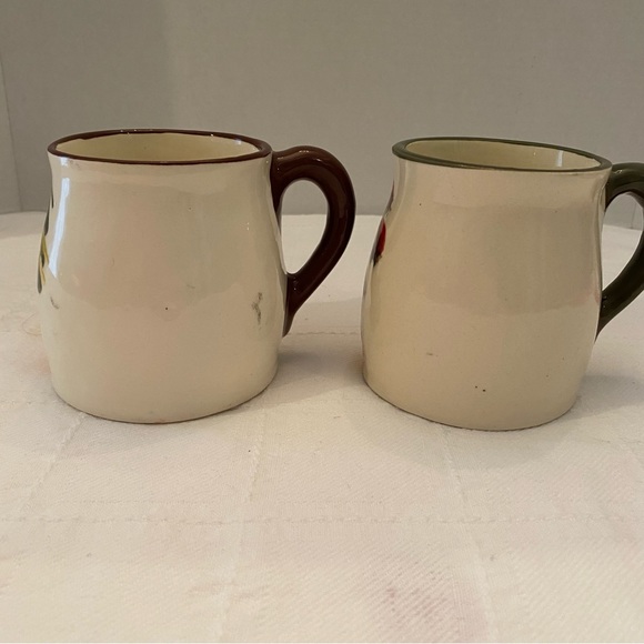 Beautiful hand painted mugs from Nicaragua C.A one brown handle one green handle - Picture 3 of 7